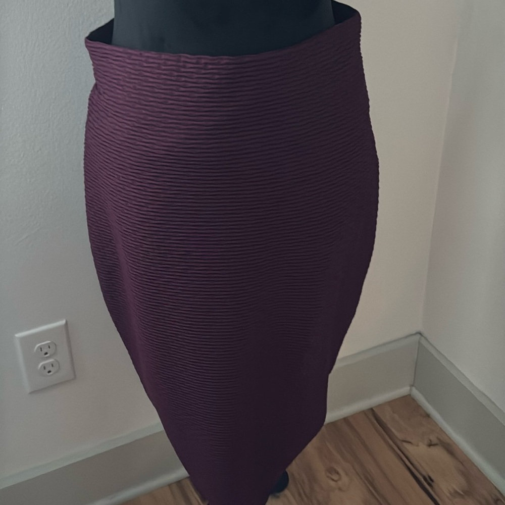 5 Twelve burgundy textured pull on midi skirt lined‎ back slit